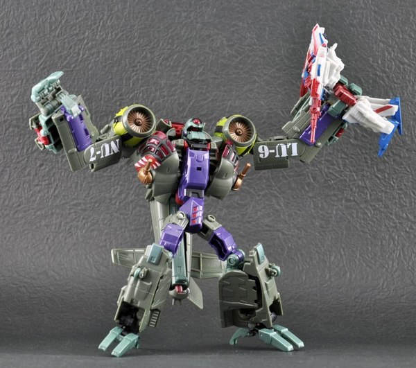 Transformers Reveal The Shield Lugnut  (17 of 18)